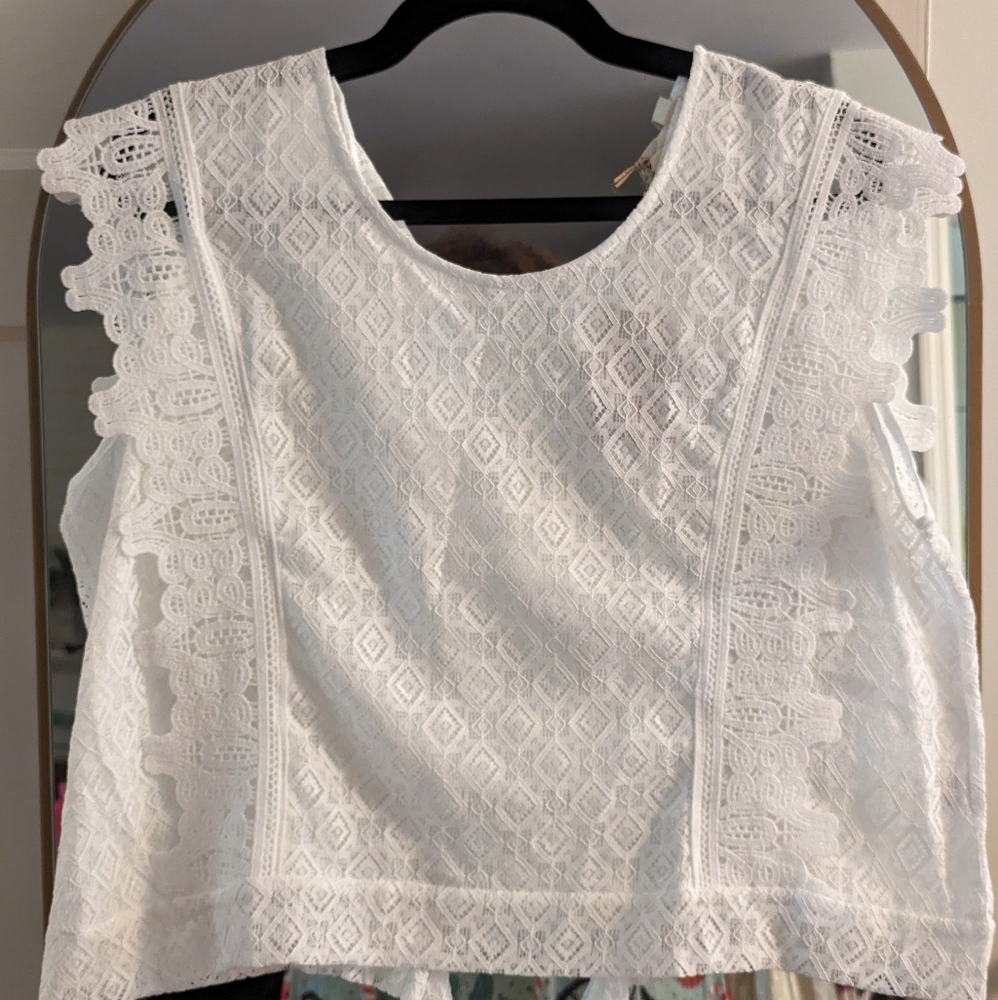 White lace sleeveless top